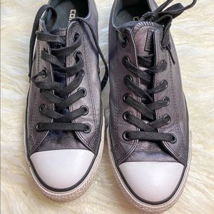 Pre Loved Rare Gray Metallic low top sneaker